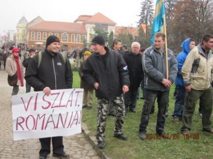 Proclamaţie la protestul lui Tokes din Sfântu Gheorghe: "La revedere, România!"